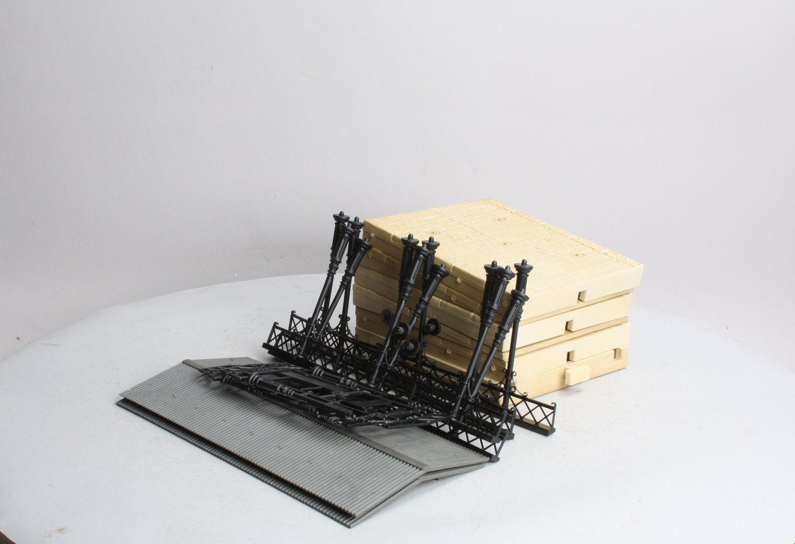 Pola 908 G Scale Covered Platform KIT