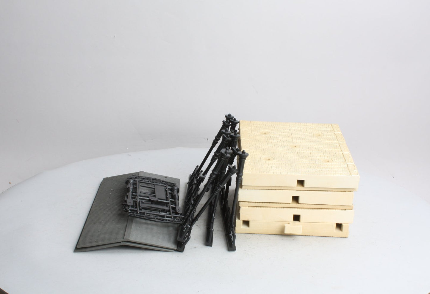 Pola 908 G Scale Covered Platform KIT