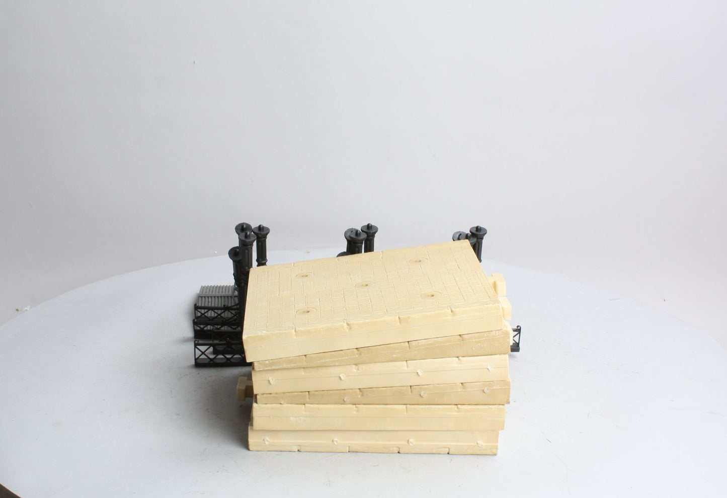 Pola 908 G Scale Covered Platform KIT