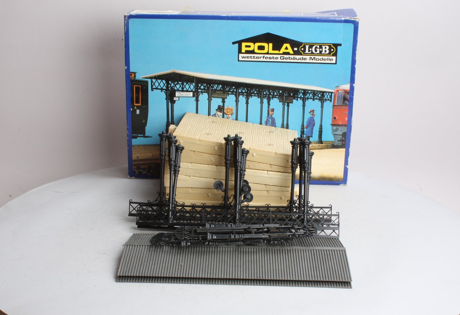 Pola 908 G Scale Covered Platform KIT