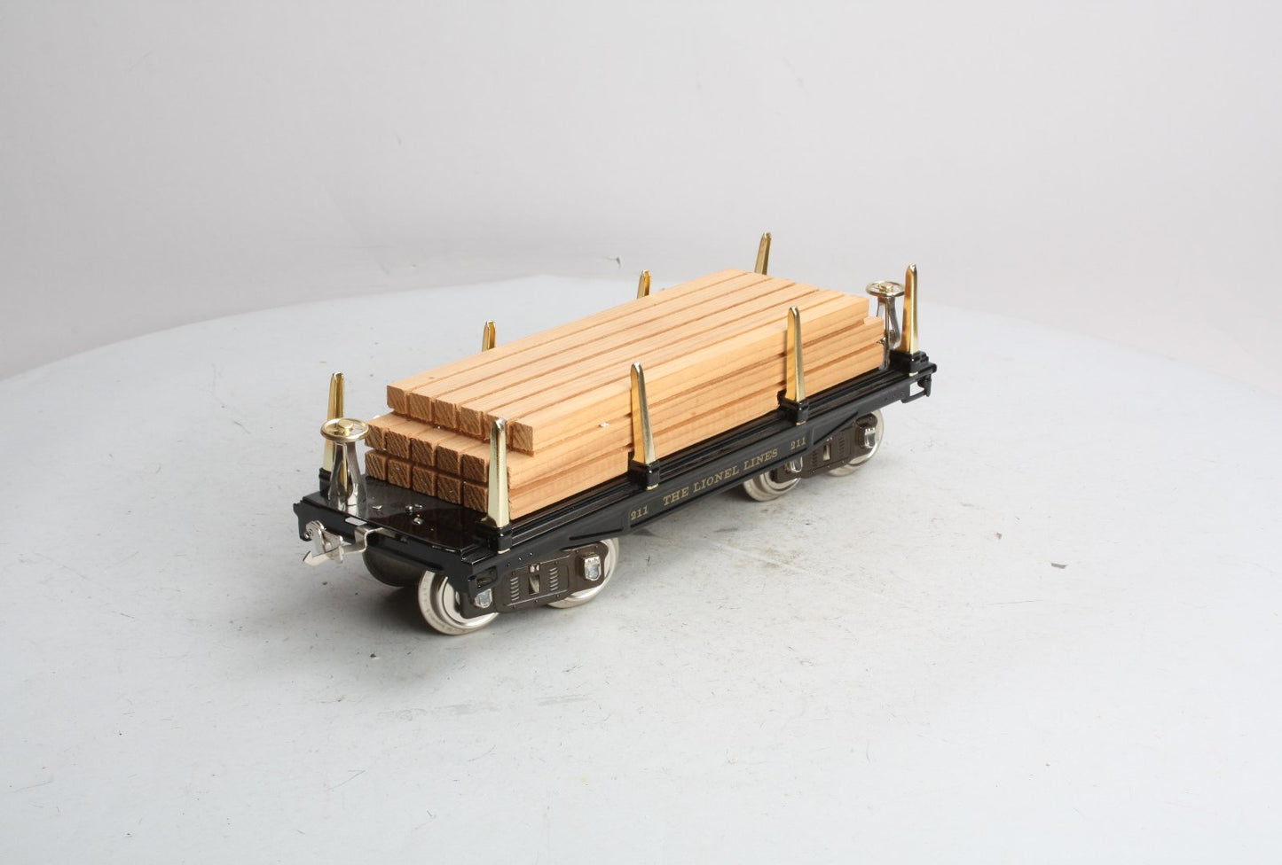 MTH 11-30033 Std. Flatcar w/Load #211 blk/Brss
