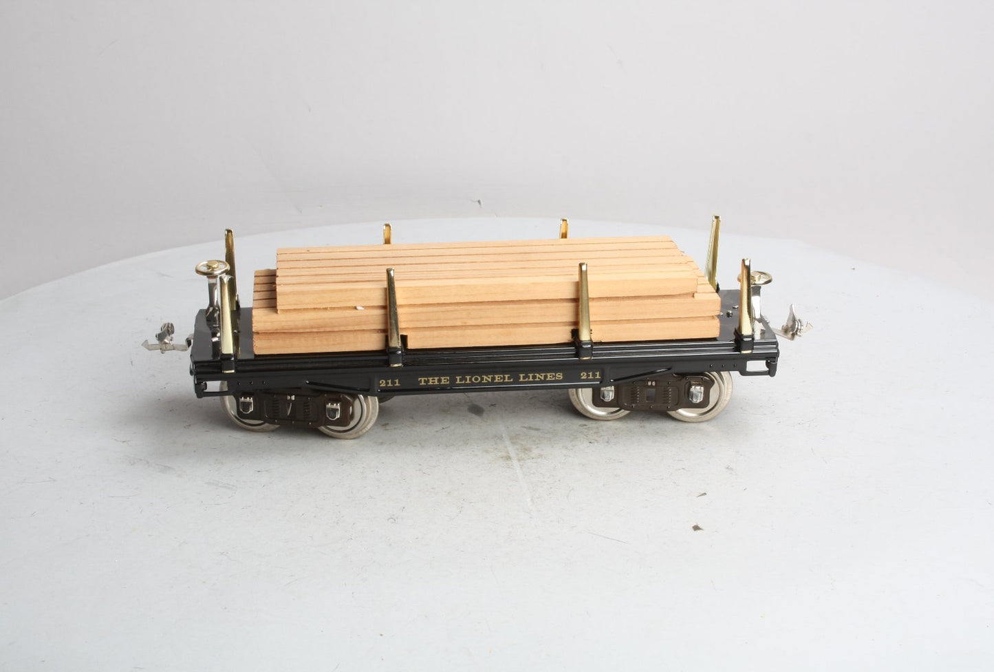 MTH 11-30033 Std. Flatcar w/Load #211 blk/Brss