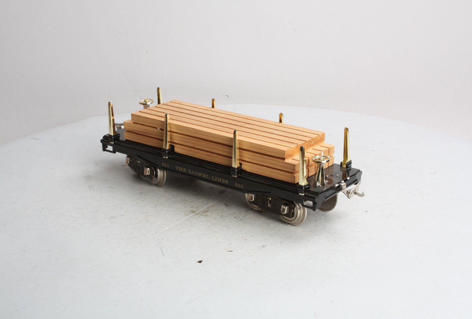 MTH 11-30033 Std. Flatcar w/Load #211 blk/Brss