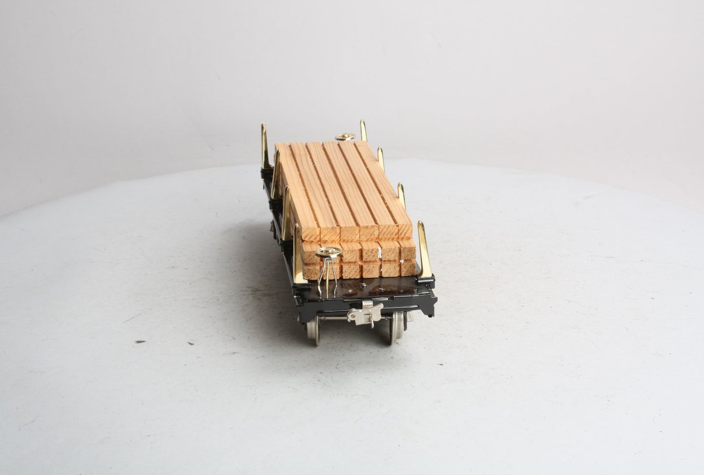 MTH 11-30033 Std. Flatcar w/Load #211 blk/Brss