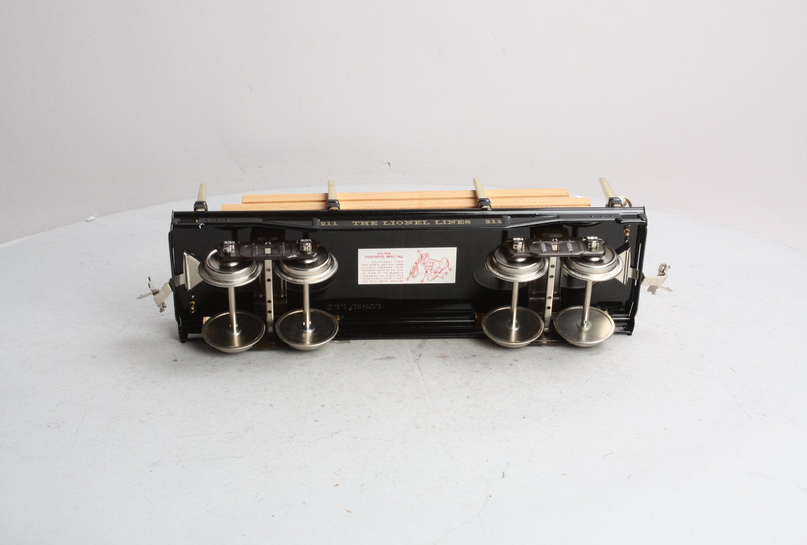 MTH 11-30033 Std. Flatcar w/Load #211 blk/Brss
