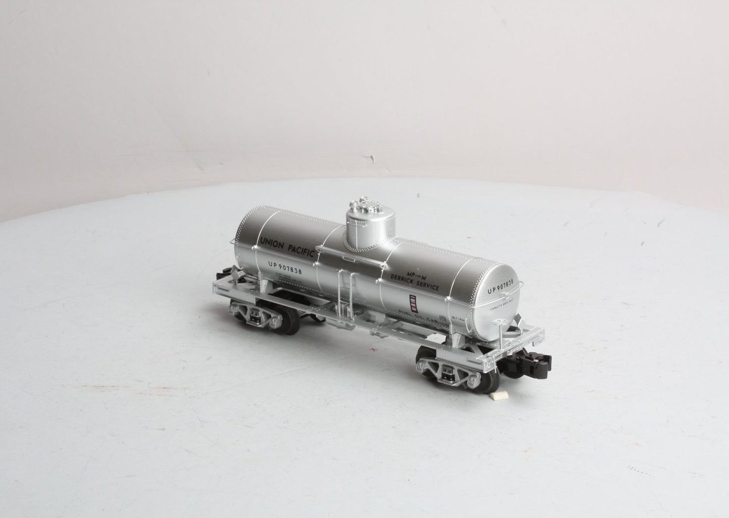 Lionel 6-17973 O Gauge Union Pacific 8,000 Gallon Tank Car #907838