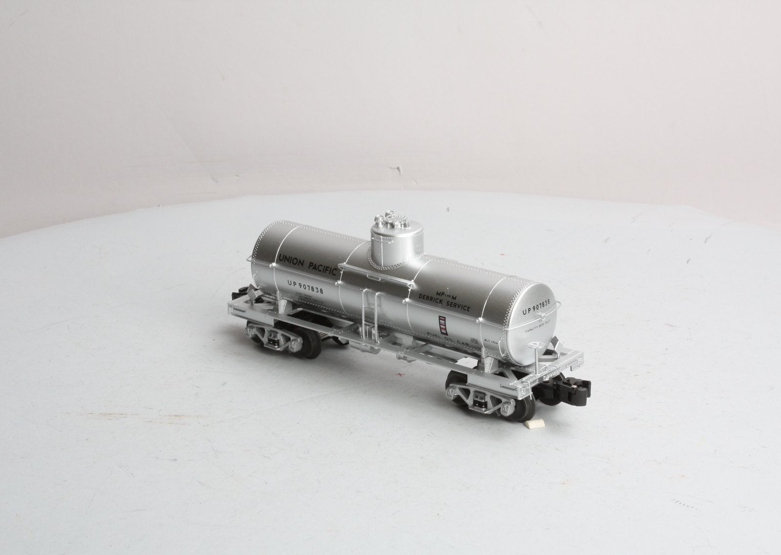 Lionel 6-17973 O Gauge Union Pacific 8,000 Gallon Tank Car #907838