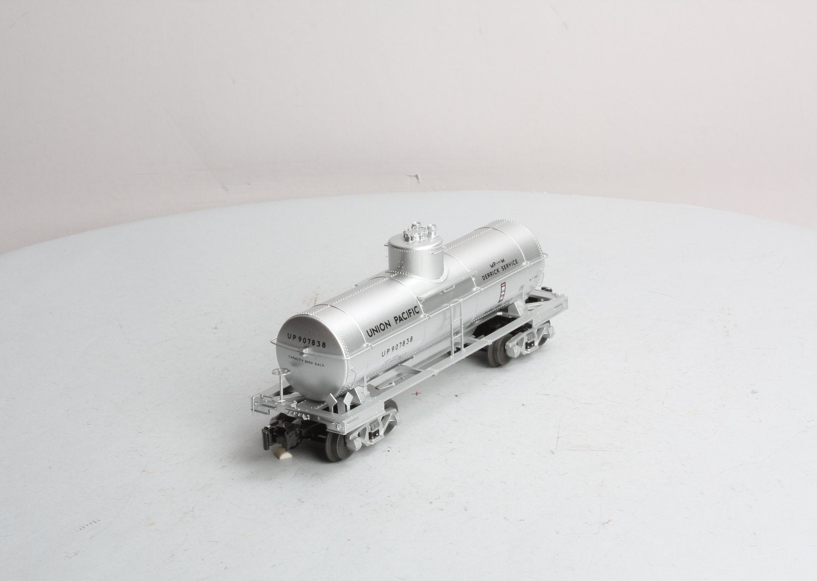 Lionel 6-17973 O Gauge Union Pacific 8,000 Gallon Tank Car #907838