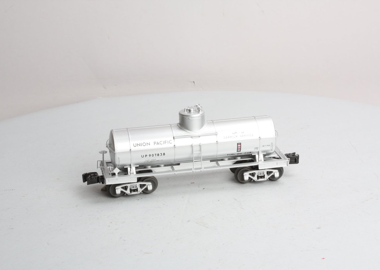 Lionel 6-17973 O Gauge Union Pacific 8,000 Gallon Tank Car #907838