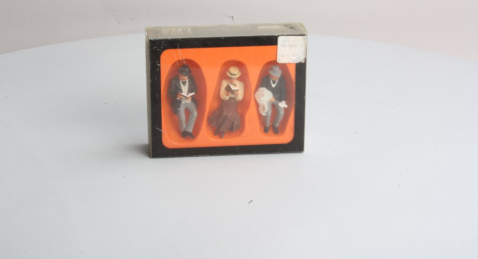 Preiser 45064 G Seated Passengers Figures (Set of 3)