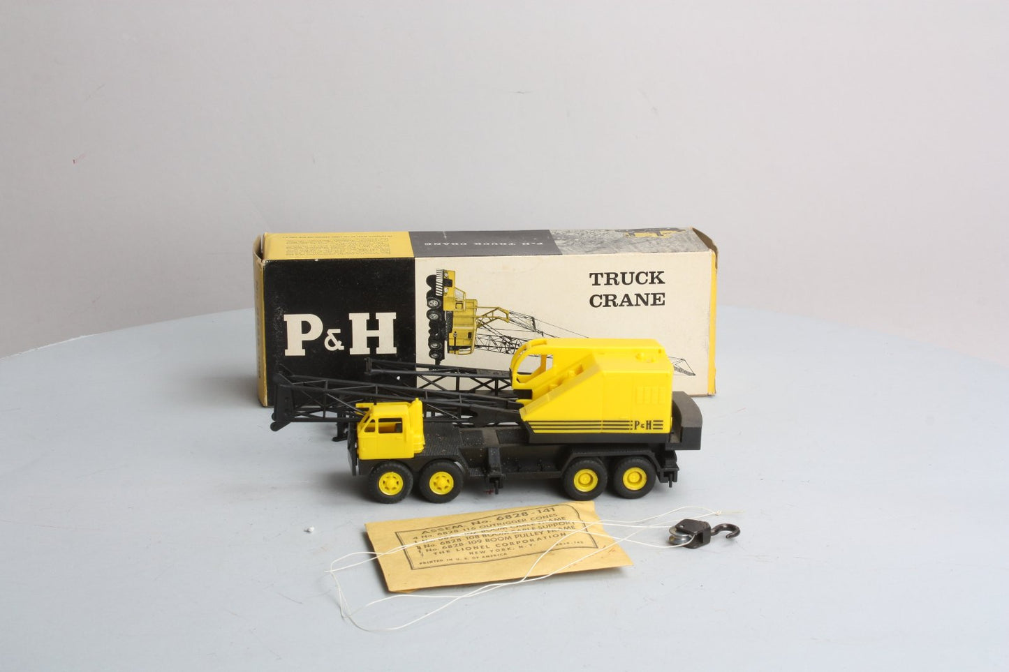 Lionel 6828-100 Vintage O Harnischfeger Truck Crane