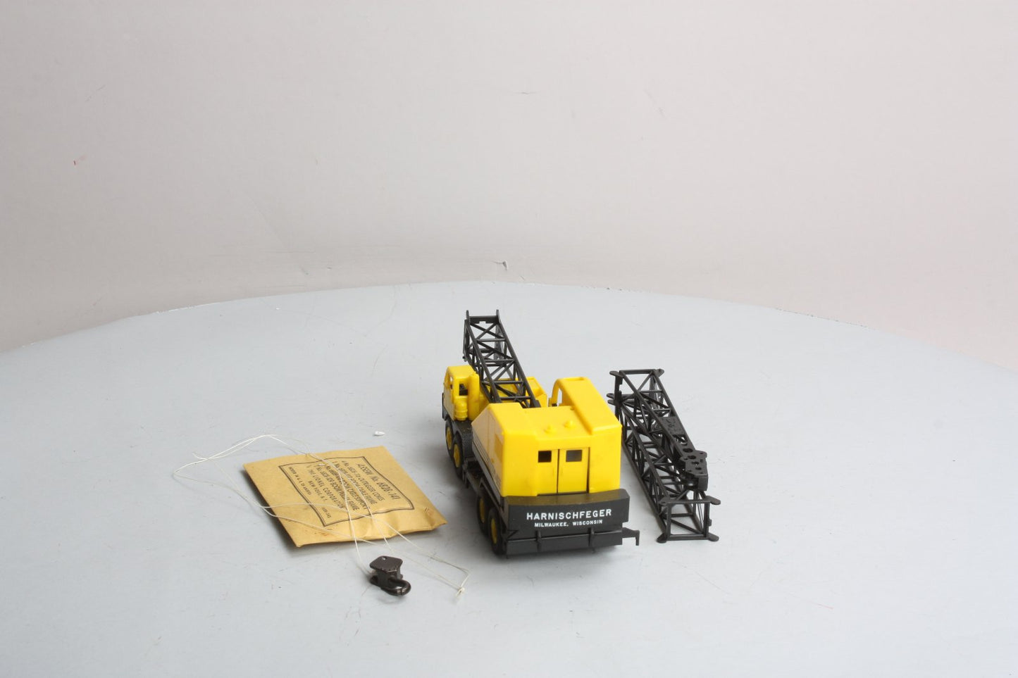 Lionel 6828-100 Vintage O Harnischfeger Truck Crane