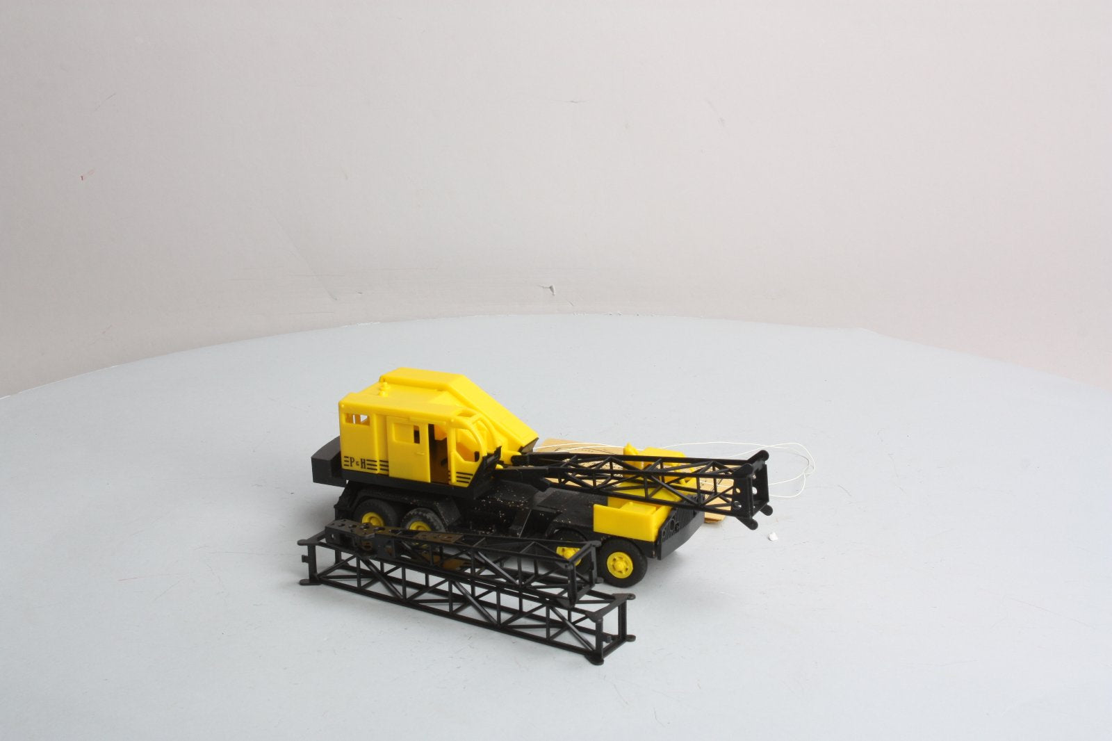 Lionel 6828-100 Vintage O Harnischfeger Truck Crane
