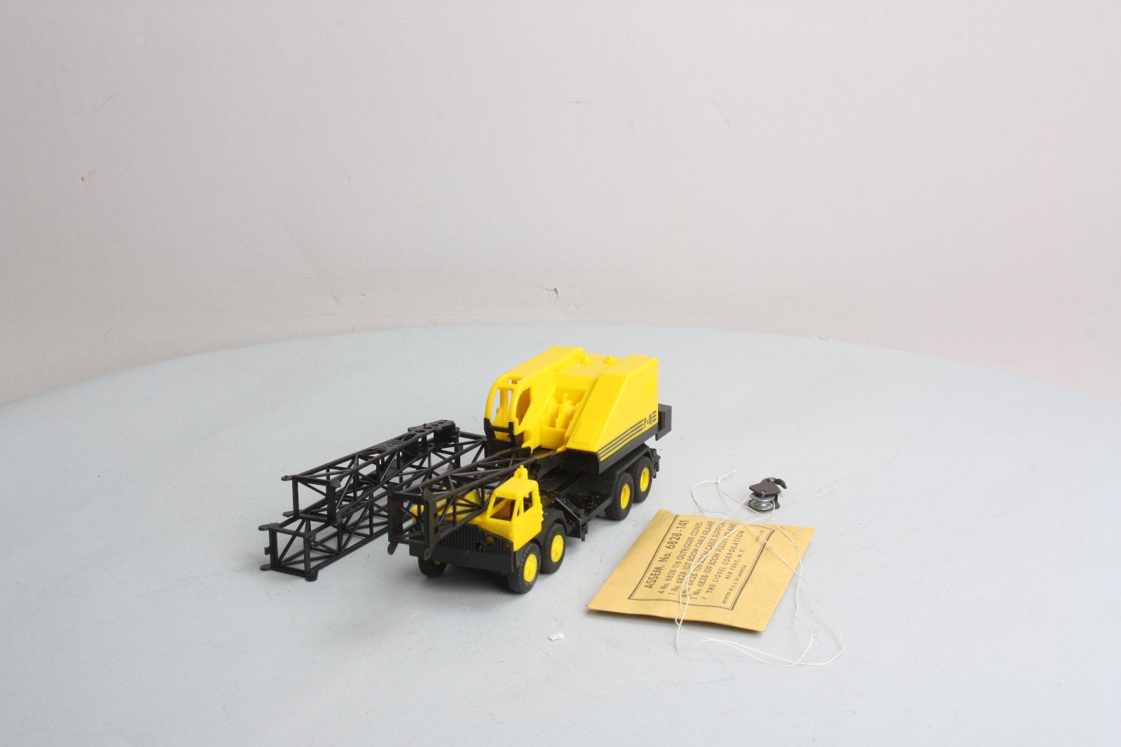 Lionel 6828-100 Vintage O Harnischfeger Truck Crane