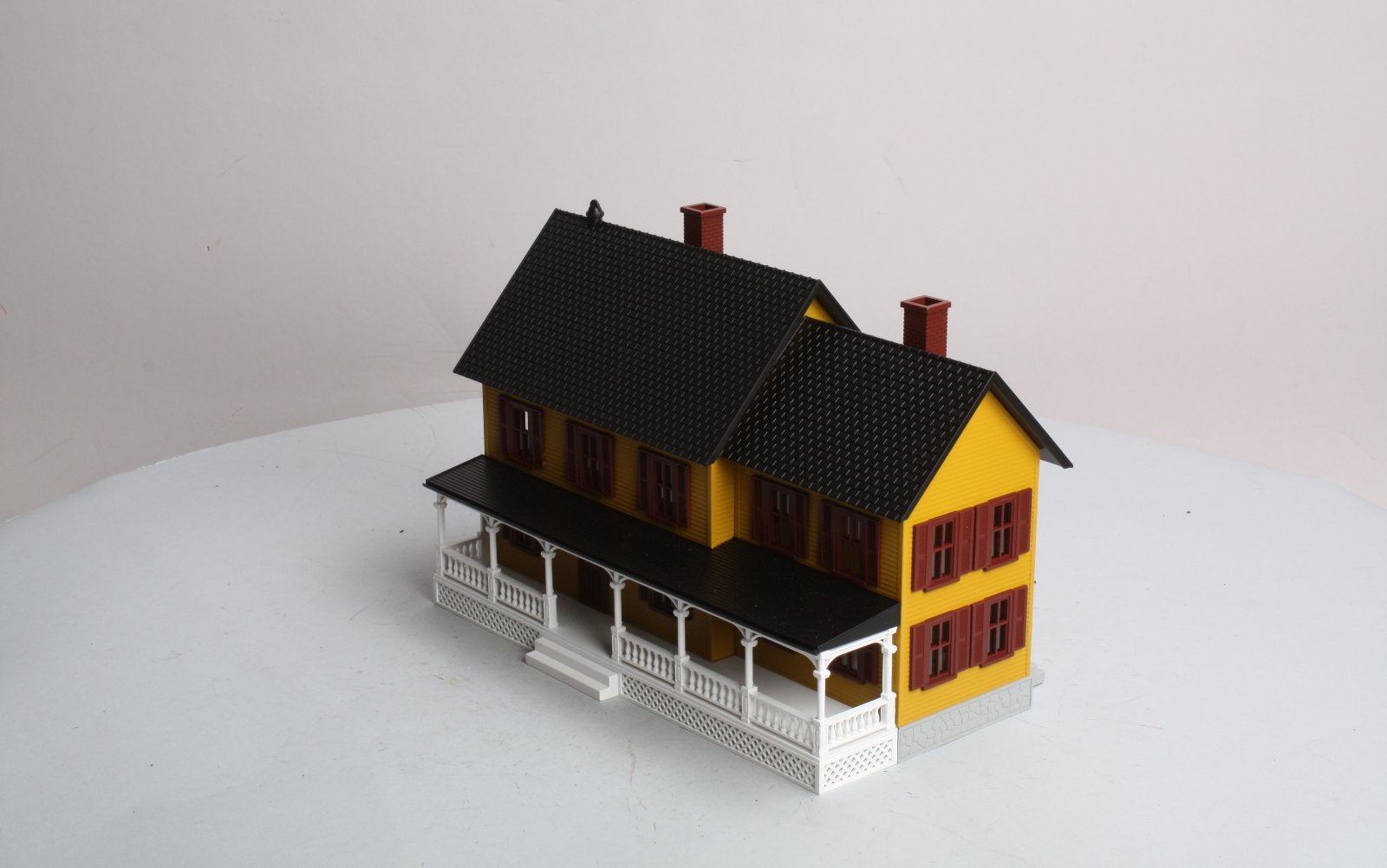 MTH 30-9015 O Assembled Country House Yellow W/Red Shutters