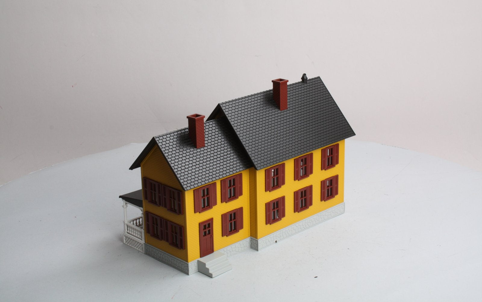 MTH 30-9015 O Assembled Country House Yellow W/Red Shutters