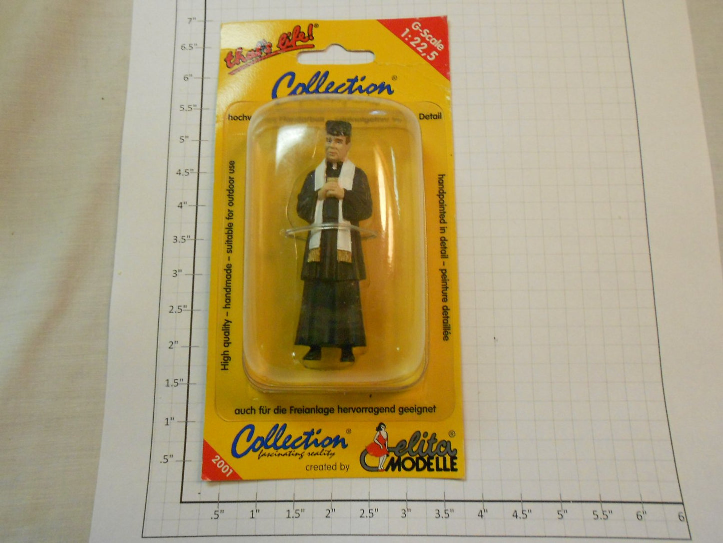 Elita Modelle 10107 Priest with black suit figure