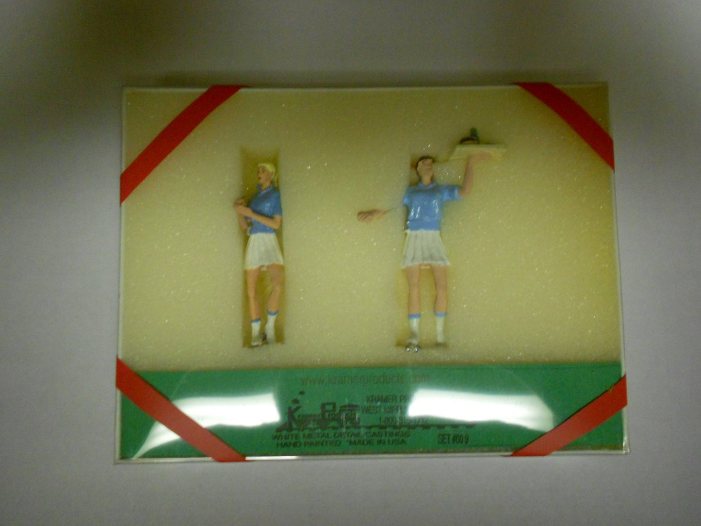 Kramer 009 G Scale Two dinner girls with blue shirts