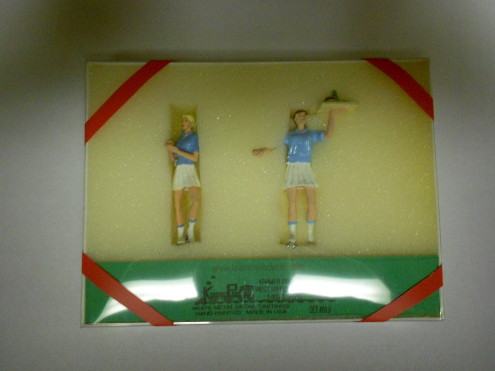 Kramer 009 G Scale Two dinner girls with blue shirts