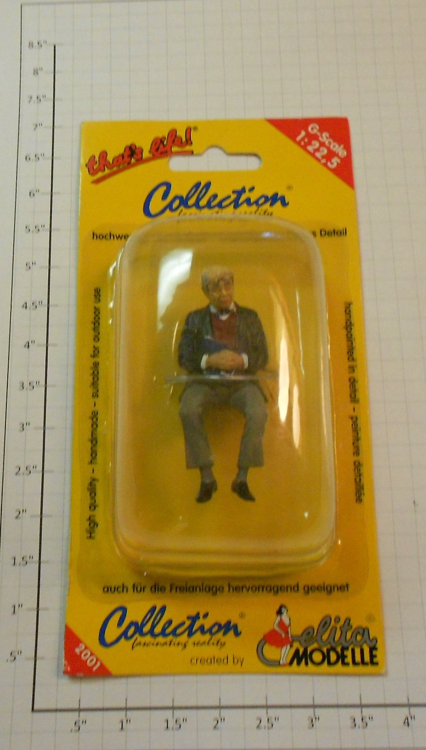 Elita Modelle 10116 Siting old guy sleeping holding a blue book figure