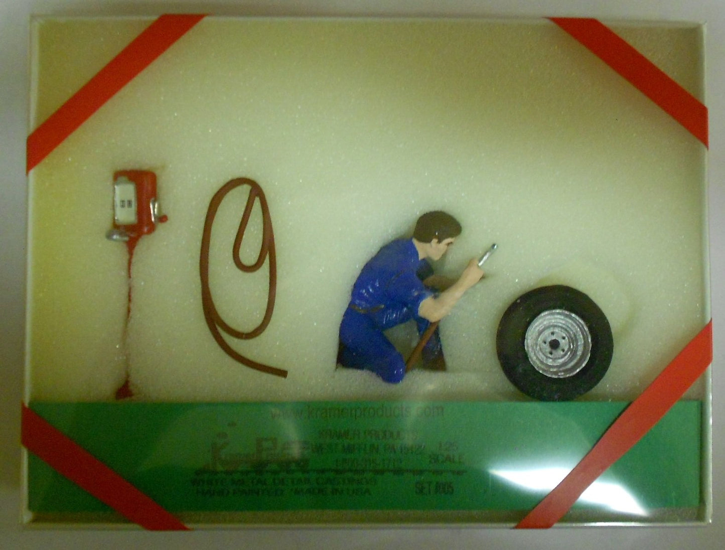 Kramer 005 G Scale Mechanic with Tire, Hose, & Gas Pump