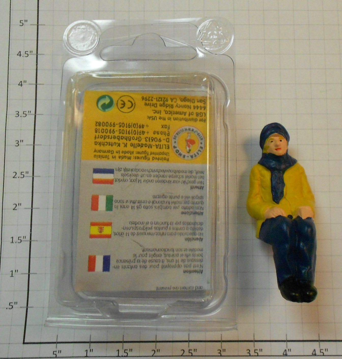 Elita Modelle 10060 Man Siting With Yellow Coat And Blue Scarf