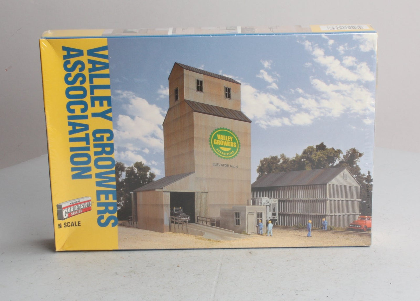 Walthers 933-3251 N Valley Growers Association Grain Elevator Kit
