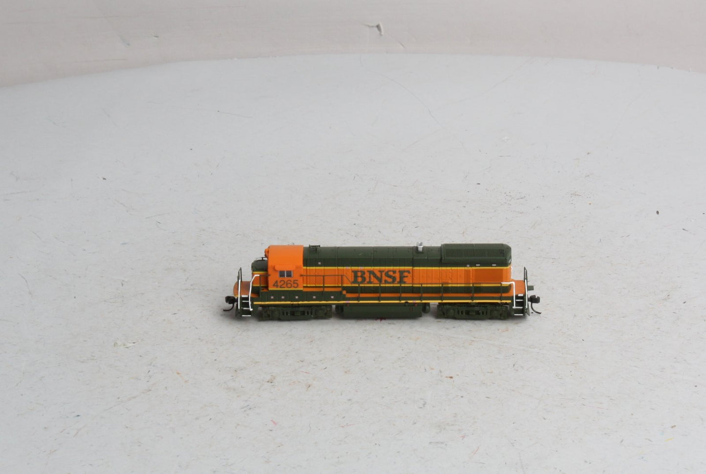 Atlas 49710 N BNSF B23-7 Diesel Locomotive Standard DC #4265