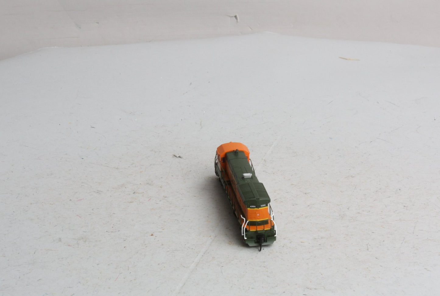 Atlas 49710 N BNSF B23-7 Diesel Locomotive Standard DC #4265