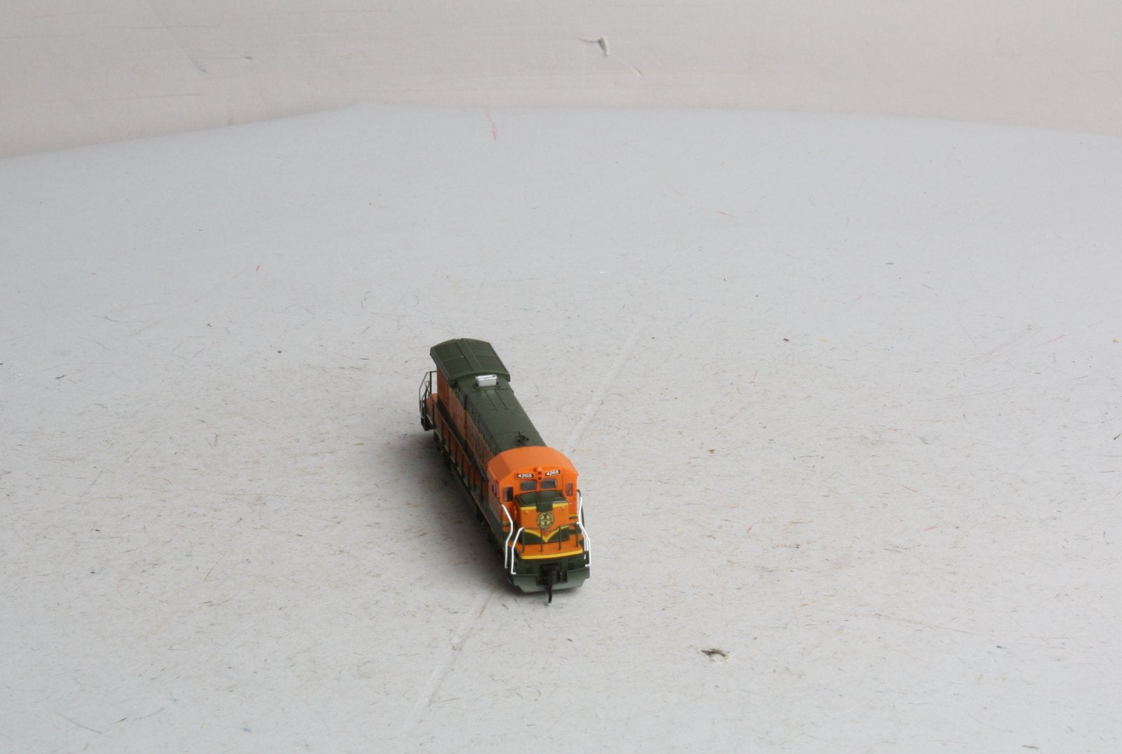 Atlas 49710 N BNSF B23-7 Diesel Locomotive Standard DC #4265