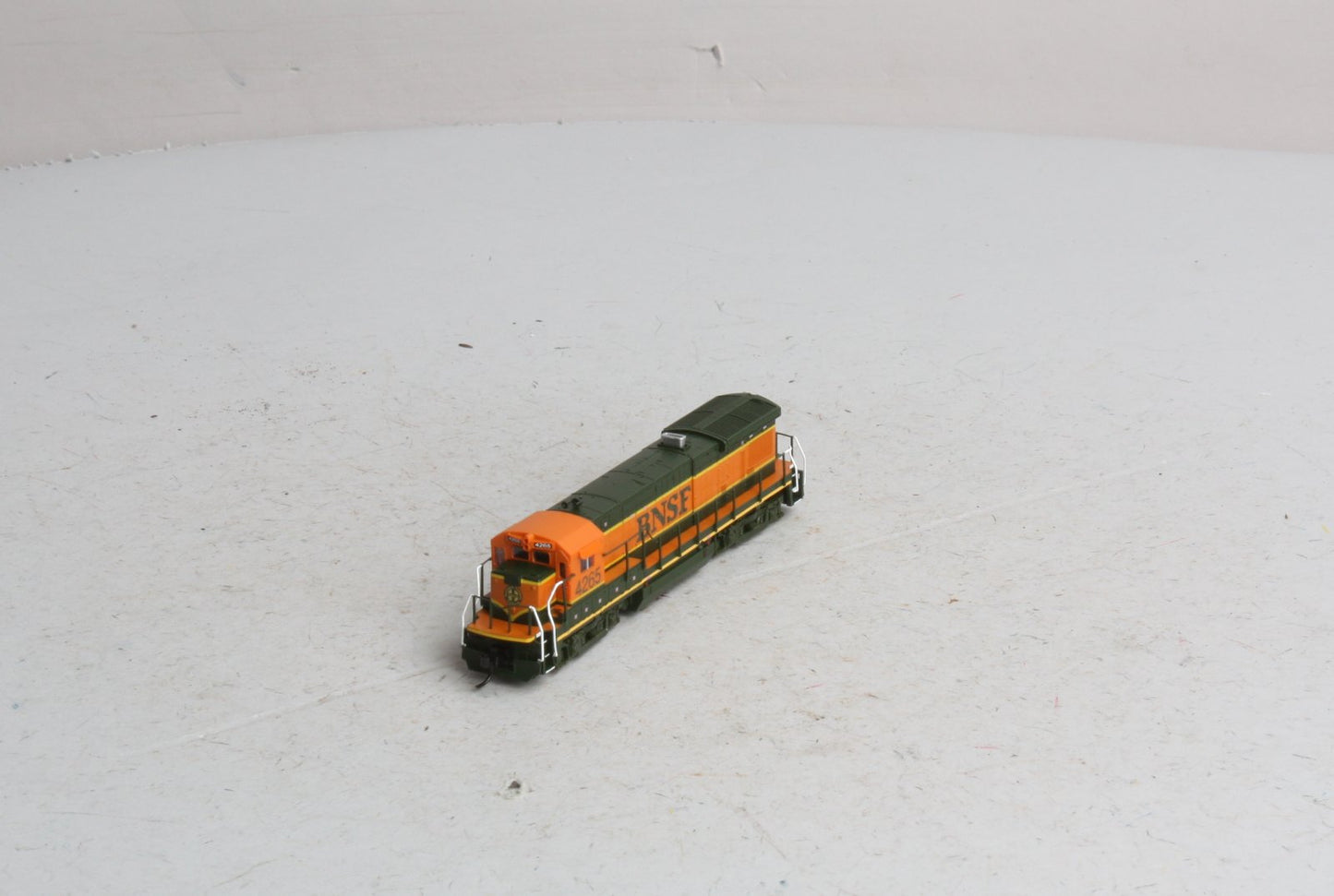 Atlas 49710 N BNSF B23-7 Diesel Locomotive Standard DC #4265