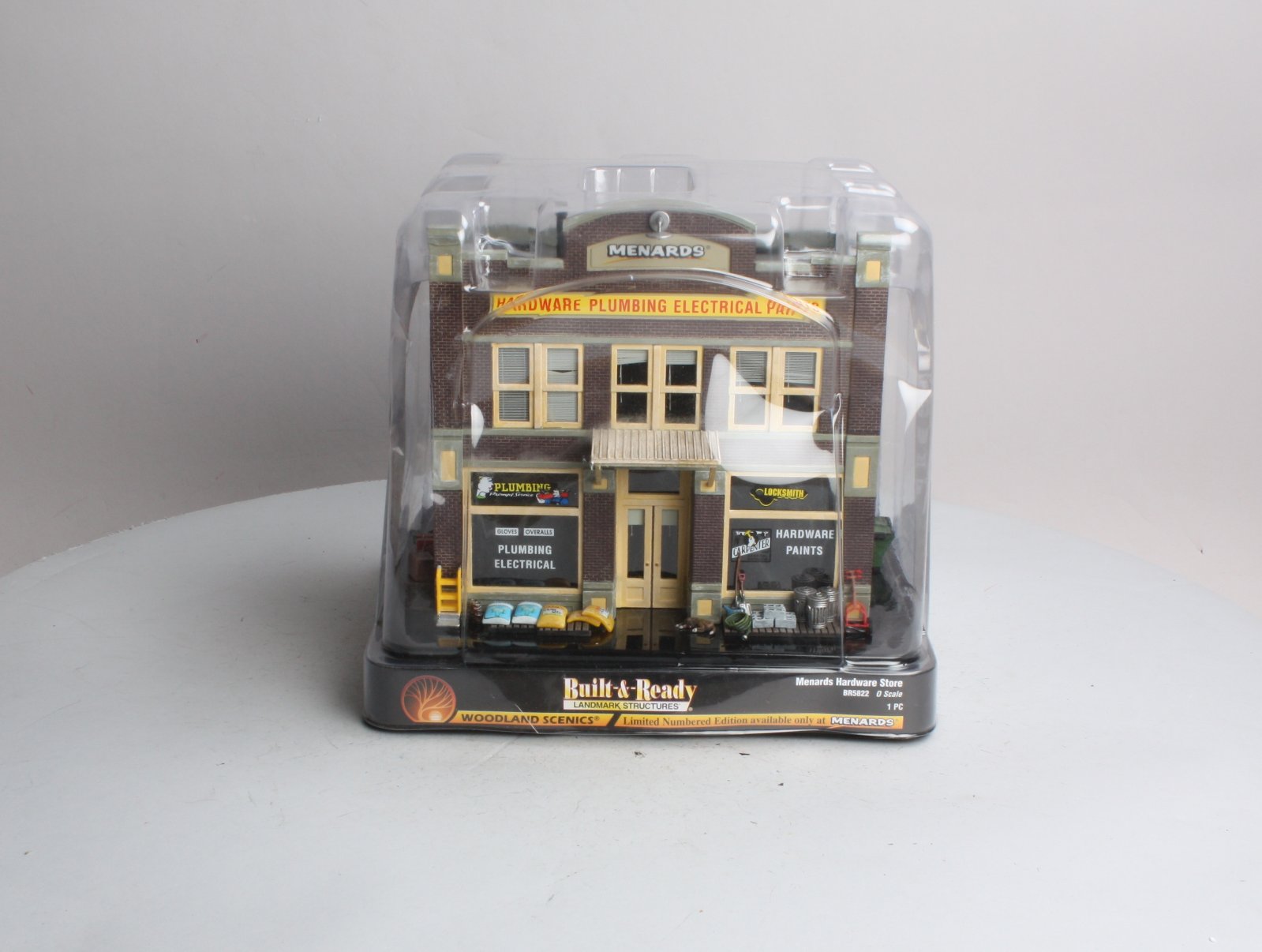 Woodland Scenics BR5822 O Built-&-Ready Menards Hardware Store Building