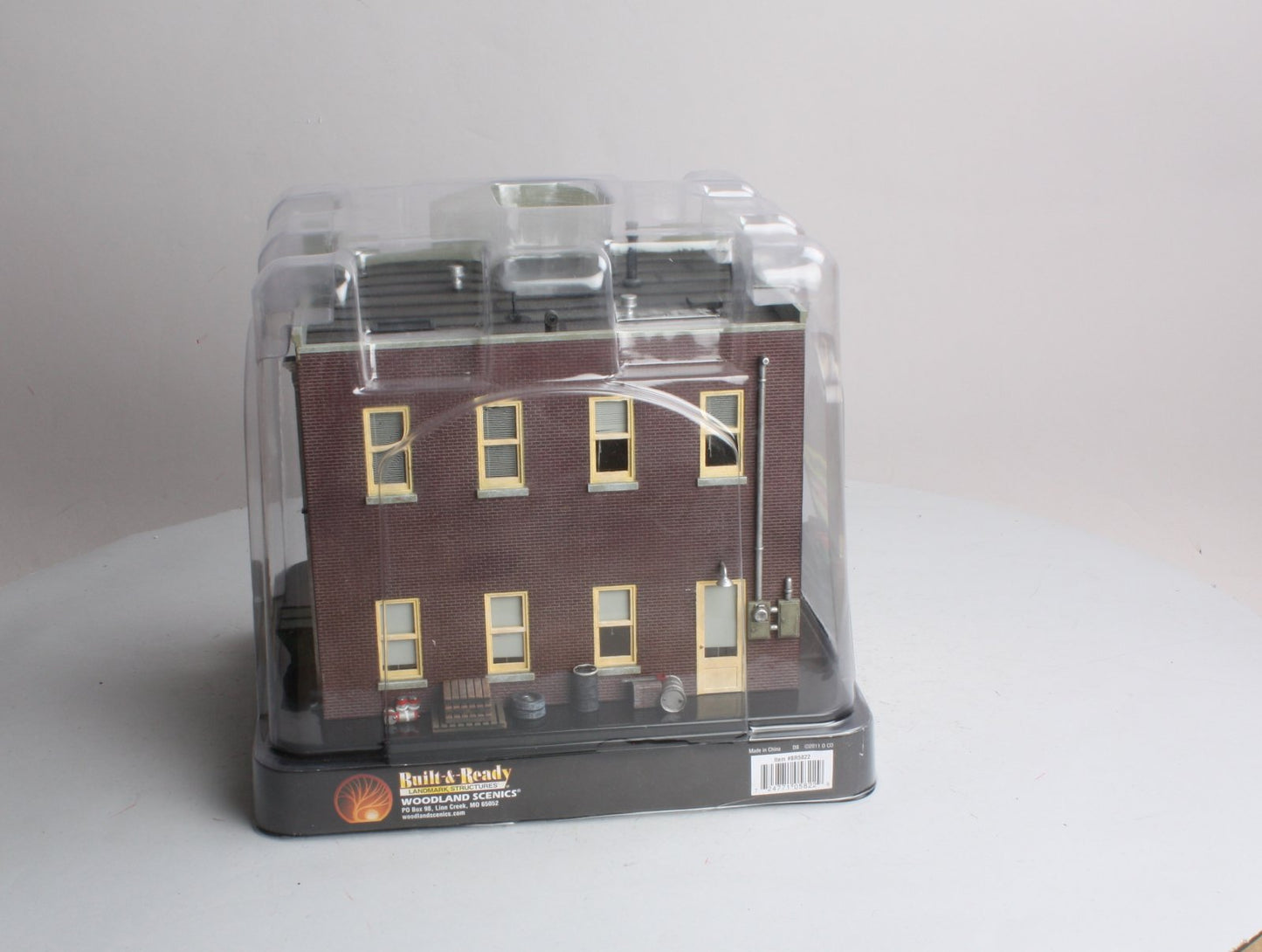 Woodland Scenics BR5822 O Built-&-Ready Menards Hardware Store Building