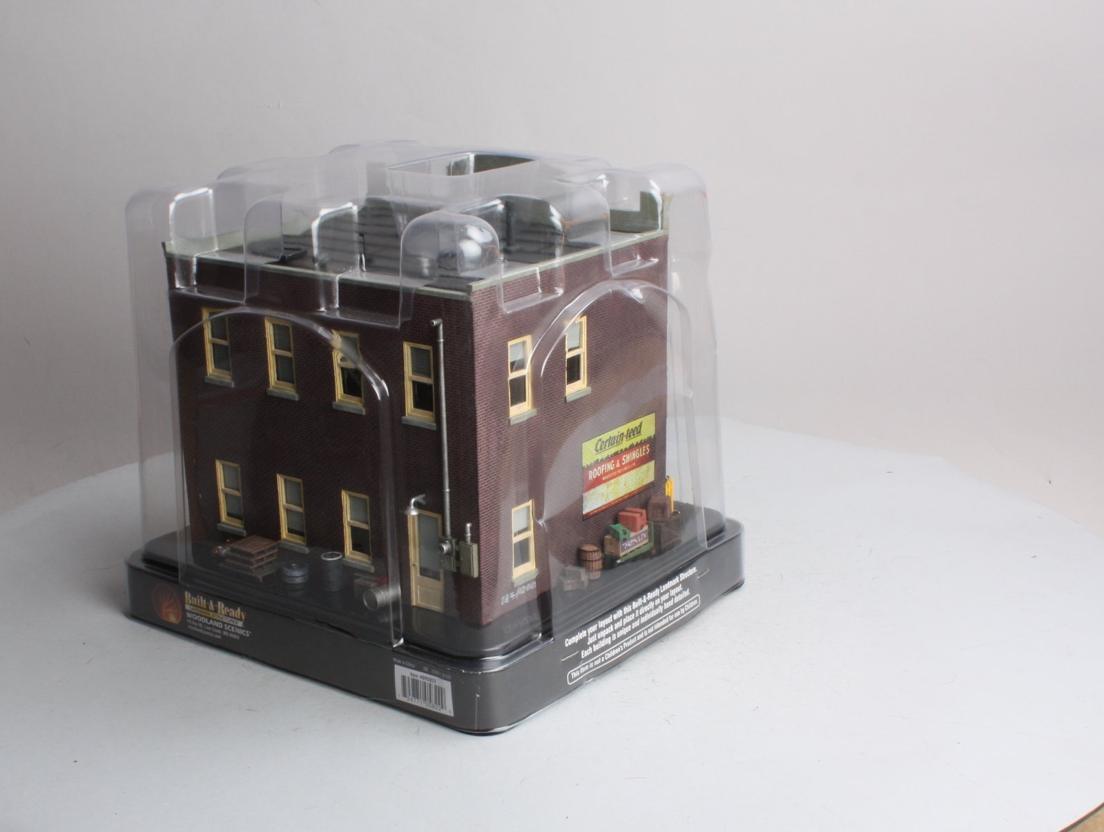 Woodland Scenics BR5822 O Built-&-Ready Menards Hardware Store Building