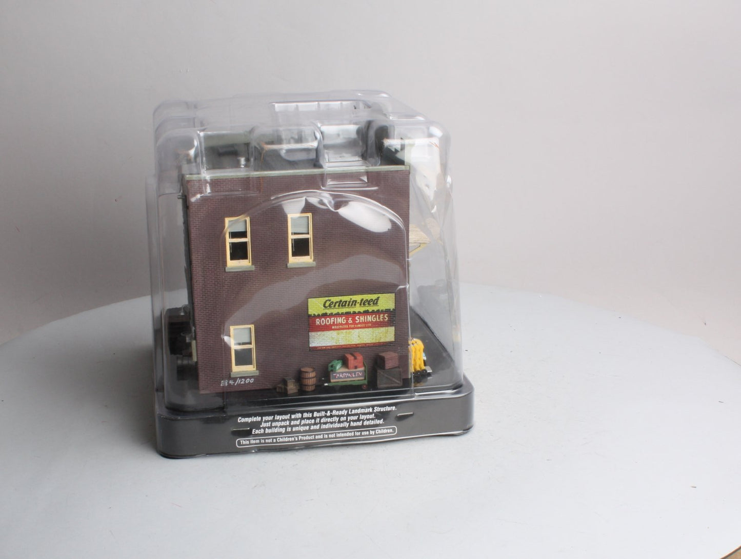 Woodland Scenics BR5822 O Built-&-Ready Menards Hardware Store Building