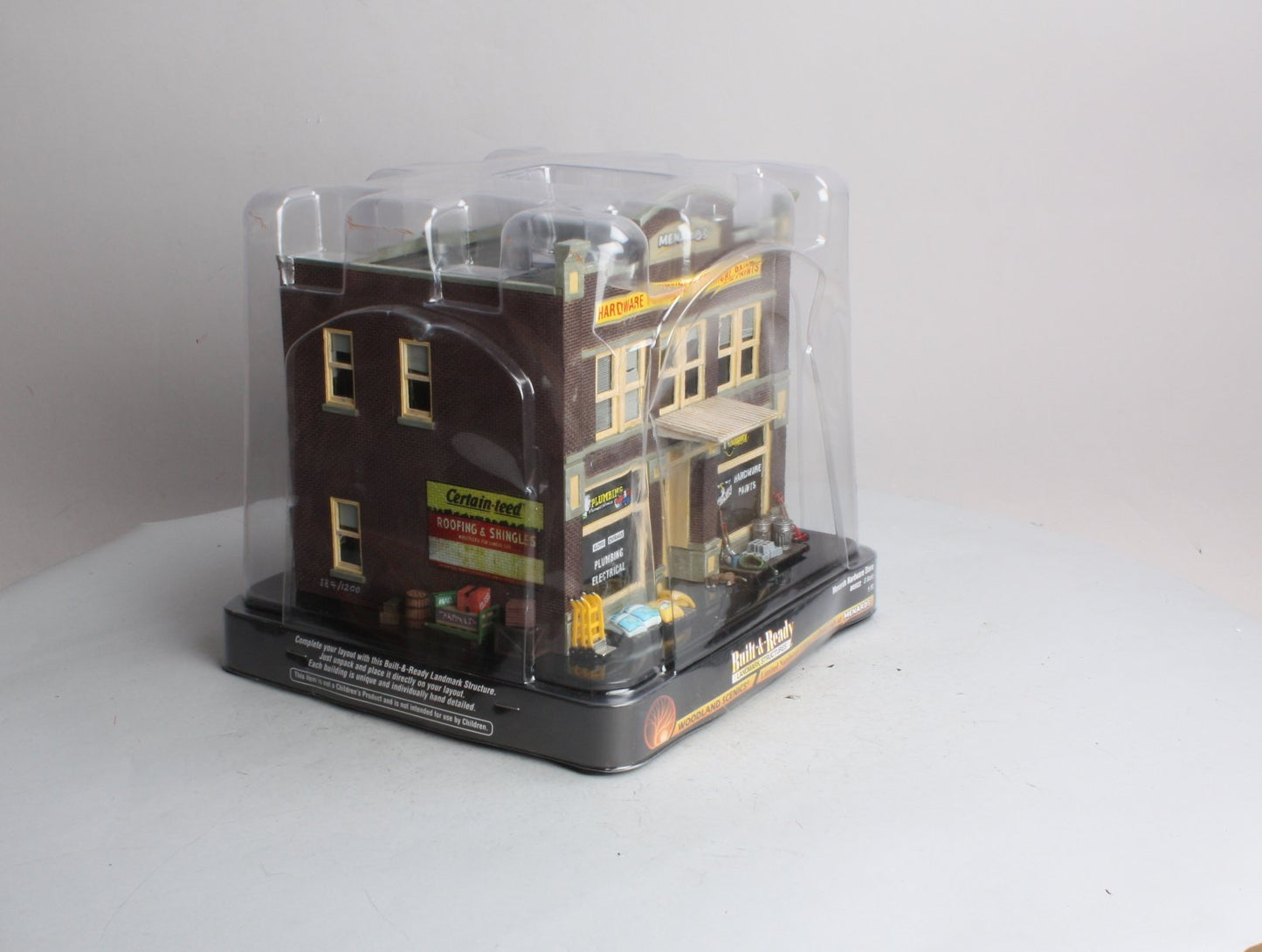 Woodland Scenics BR5822 O Built-&-Ready Menards Hardware Store Building
