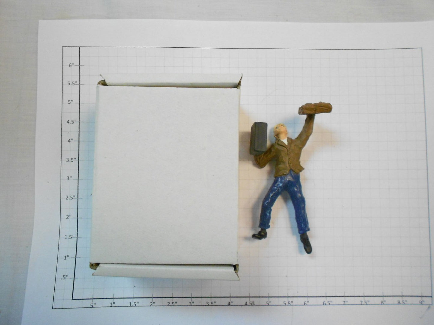 Taura Figures 10.07 White Metal Crawling Man With Luggage