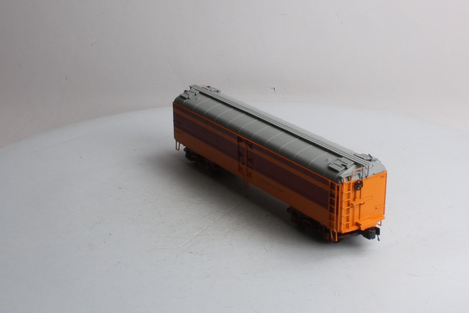 MTH 20-94179 Milwaukee Road/Hiawatha R50B Express Reefer Car