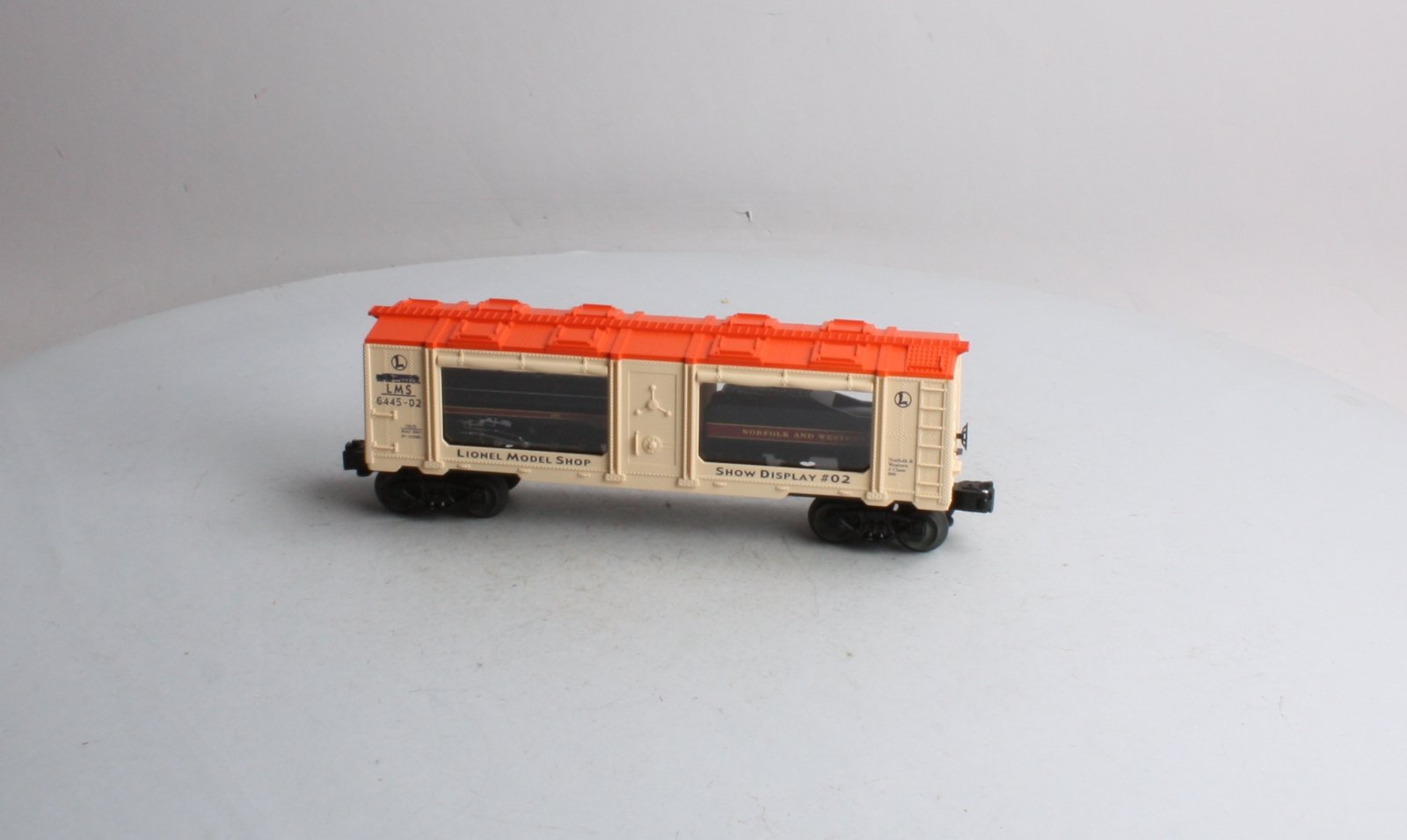 Lionel 6-19675 Lionel Model Shop Display Car with N&W J Class 600 Loco