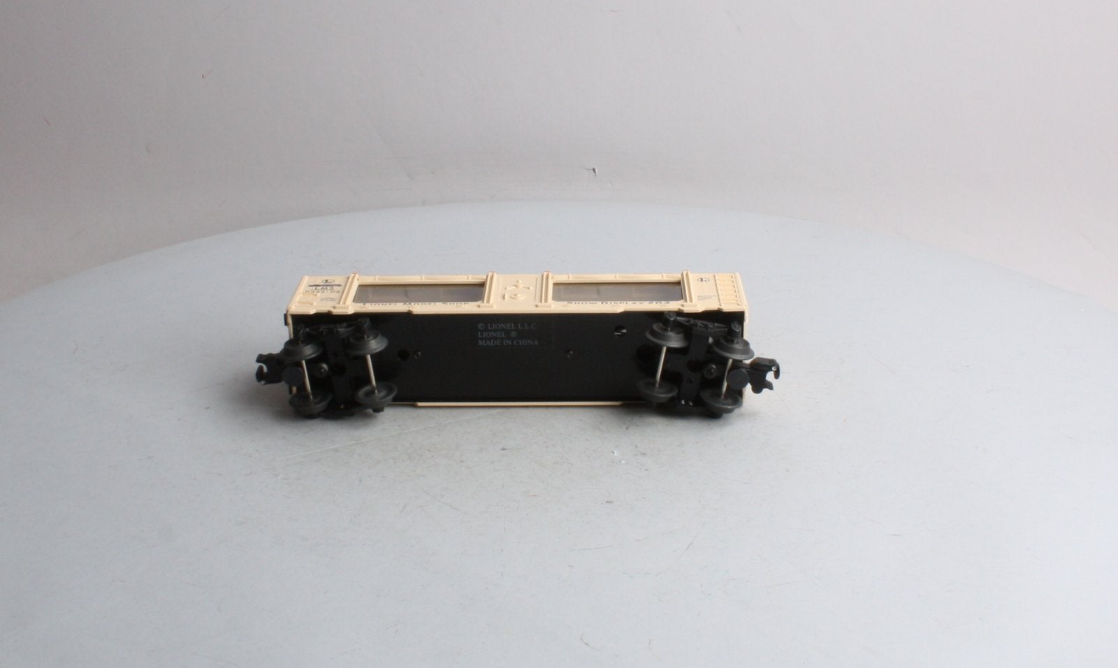 Lionel 6-19675 Lionel Model Shop Display Car with N&W J Class 600 Loco