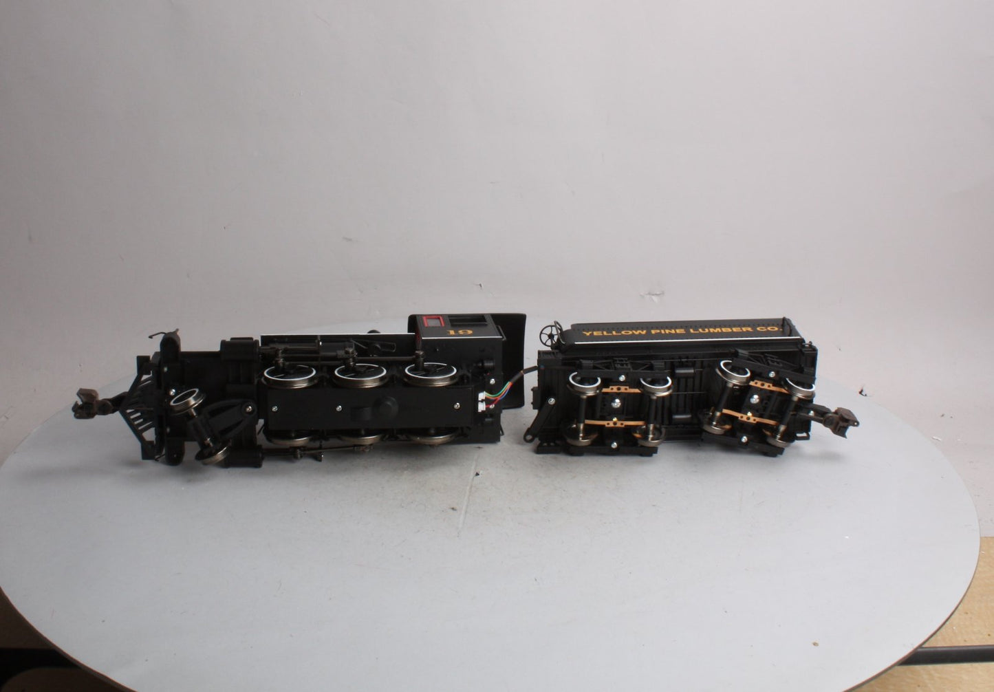 Bachmann 91556 G Yellow Pine Lumber 2-6-0 Steam Loco. & Tender
