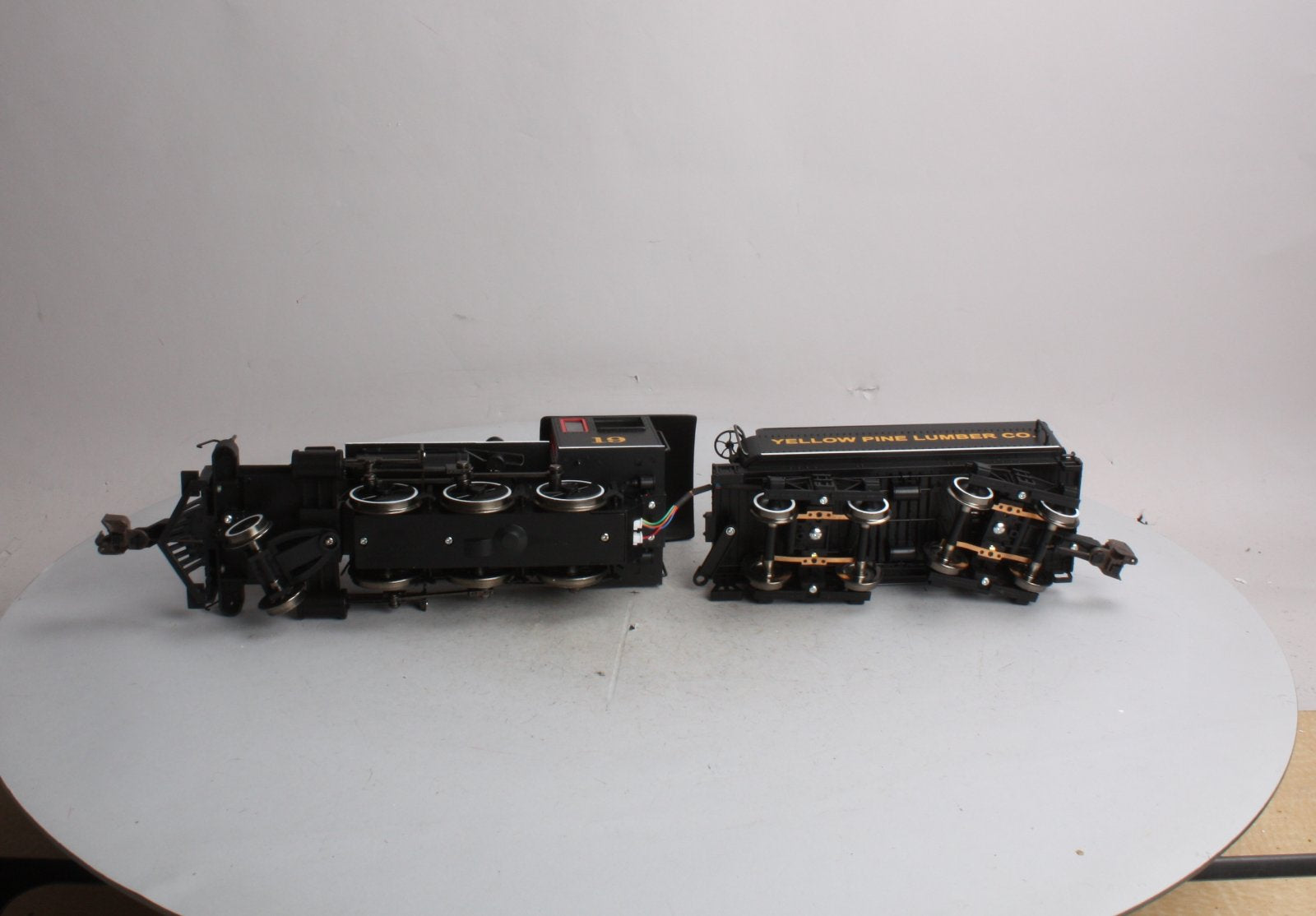 Bachmann 91556 G Yellow Pine Lumber 2-6-0 Steam Loco. & Tender