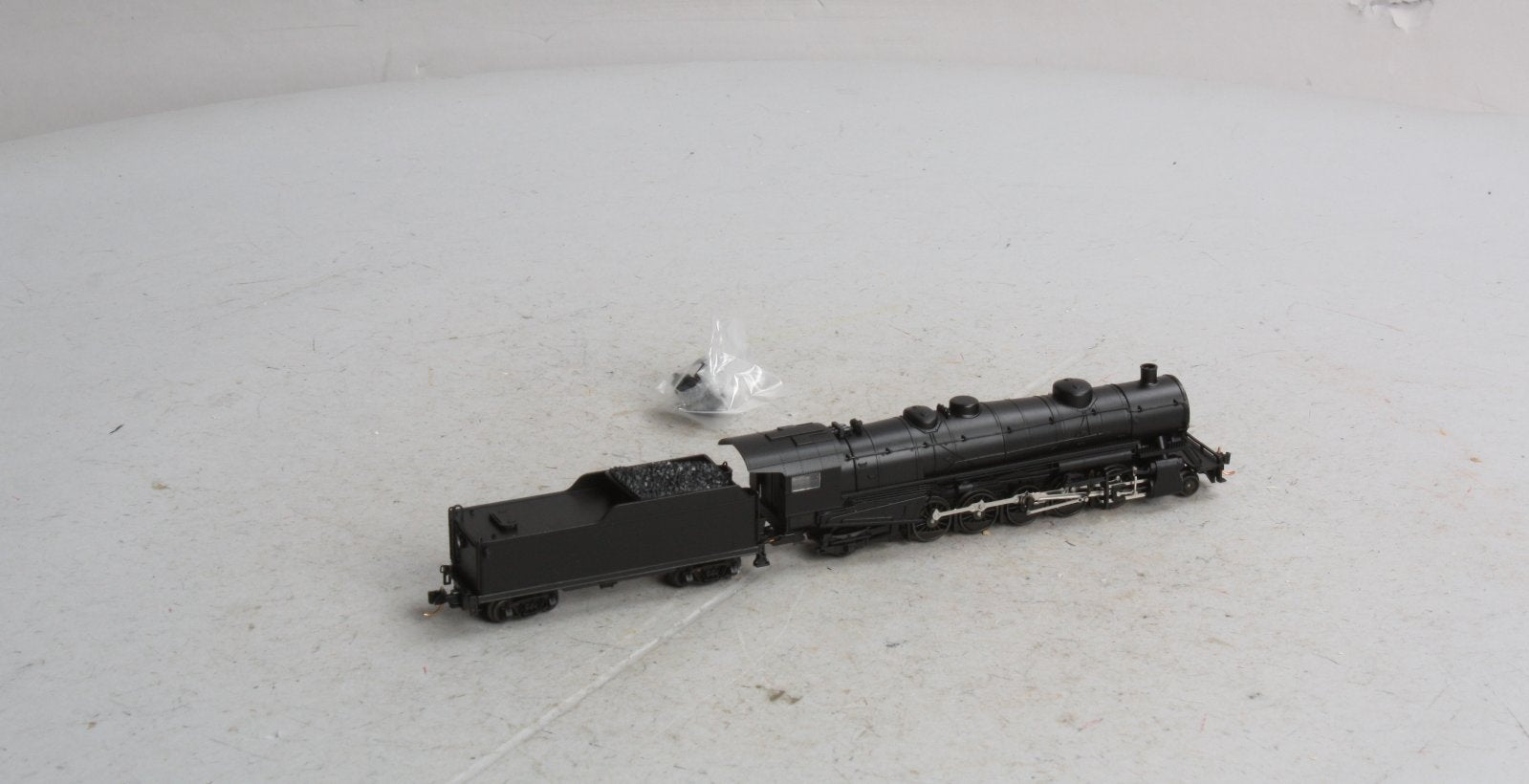 Con-Cor 0001-003900 N Undecorated USRA Heavy 2-10-2 Steam Loco & Tender