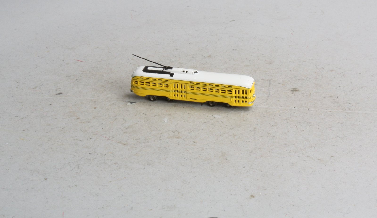 Bachmann 62991 N Scale Cincinnati PCC Trolley