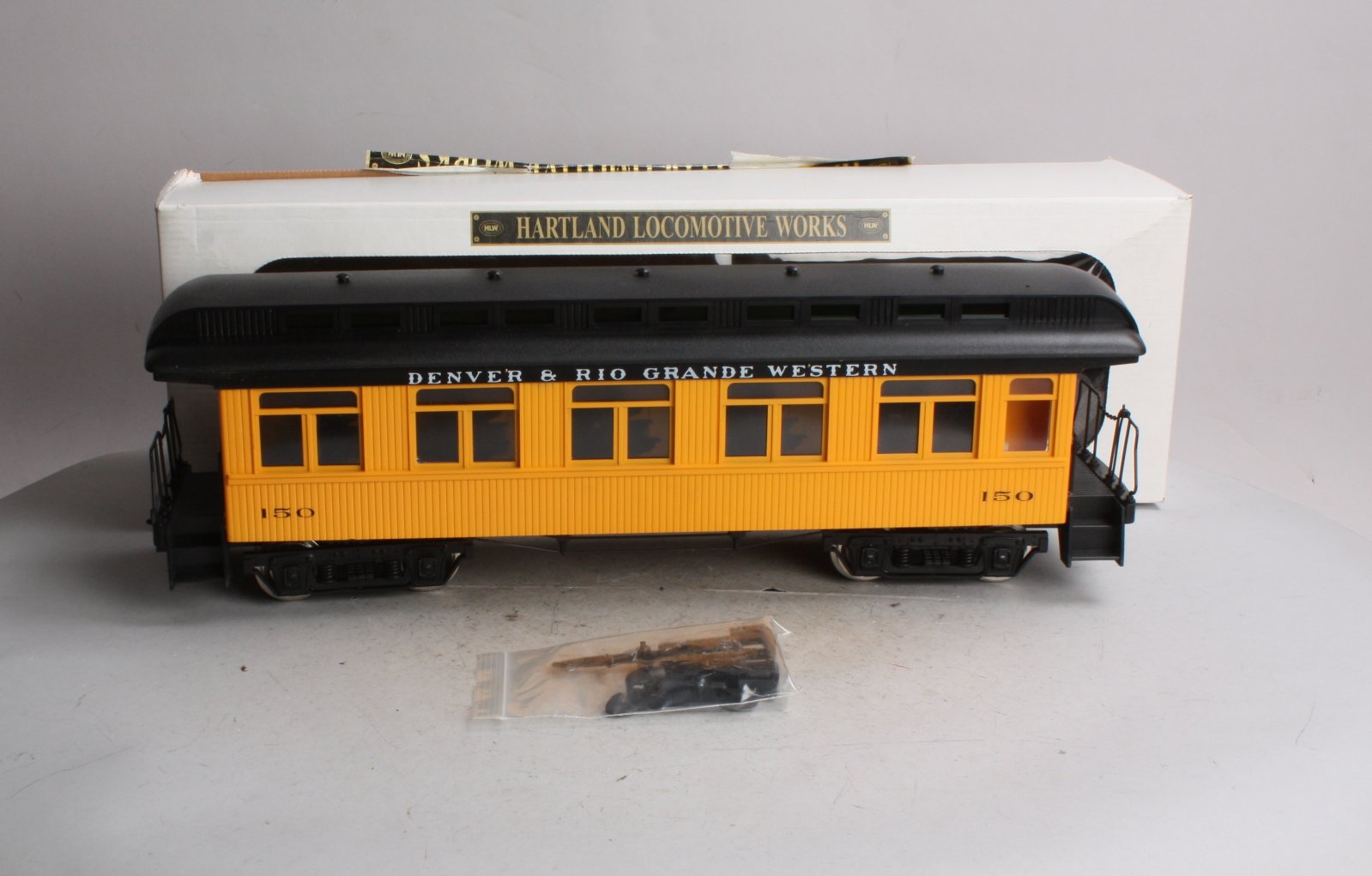 Hartland 06217 G Scale Denver & Rio Grande Western Long Passenger Coach