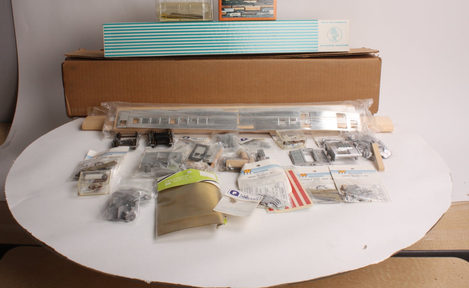 Walthers 933-3642 O Scale 2-Rail Wooden & Metal Gas/Electric Car Kit