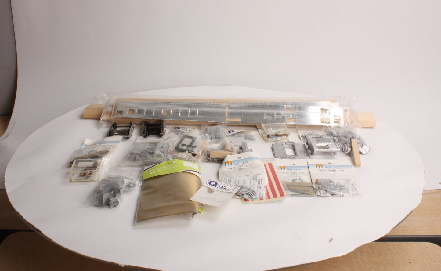 Walthers 933-3642 O Scale 2-Rail Wooden & Metal Gas/Electric Car Kit