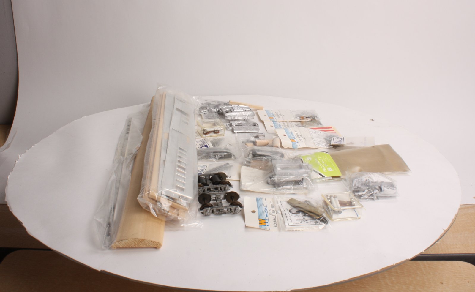 Walthers 933-3642 O Scale 2-Rail Wooden & Metal Gas/Electric Car Kit