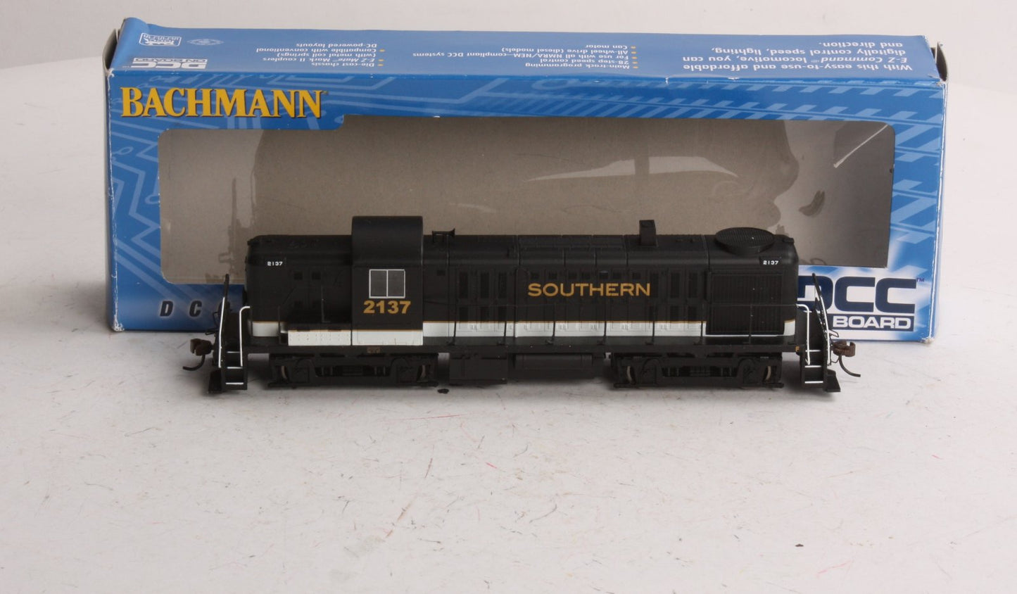 Bachmann 64204 HO Scale Southern RS3 Diesel Locomotive #2137 w/DCC