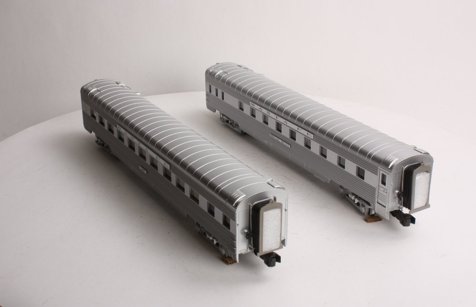 MTH 20-66196 O Santa Fe 70' Streamlined Sleeper/Diner Set (Set of 2)